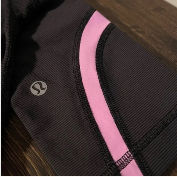 Lululemon Cropped Leggings Size 2 - Picture 3 of 5